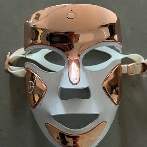 Dr. Dennis Gross DRx SpectraLite FaceWare Pro LED Face Mask.